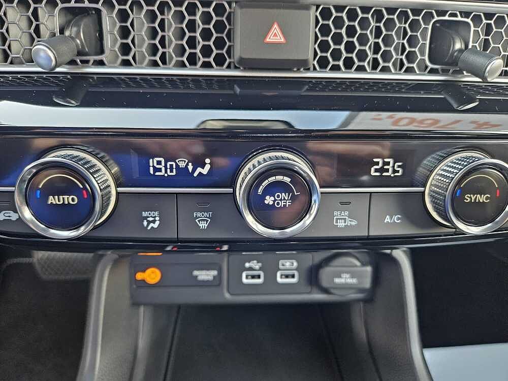 Honda Civic e: HEV 2.0 i-MMD Hybrid Elegance > Navi/Kamera