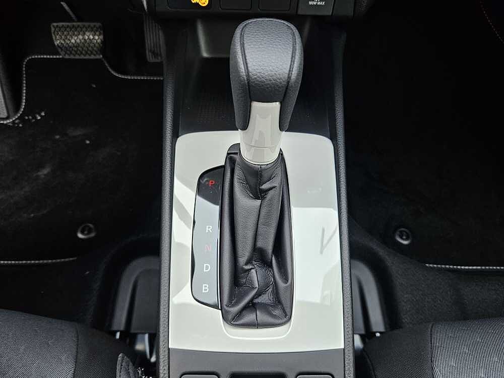 Honda Jazz Hybrid e: HEV 1.5 i-MMD Elegance m. Navi/Kamera