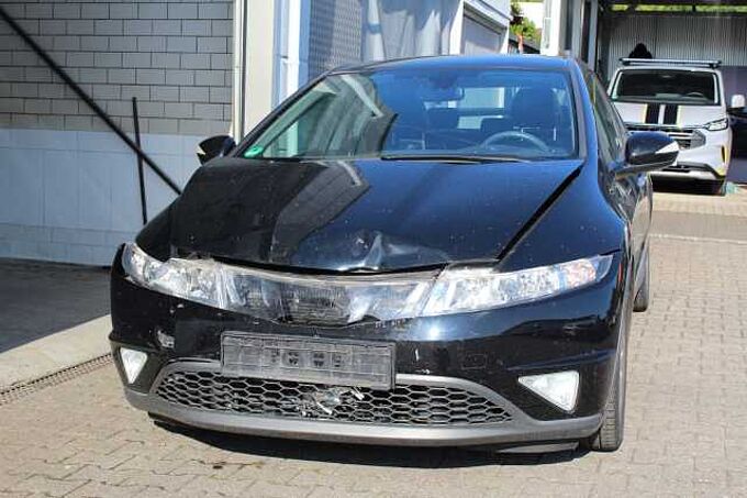 Honda  Civic 1.8 i-VTEC Sport