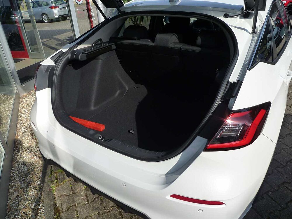 Honda Civic e: HEV 2.0 i-MMD Hybrid Elegance