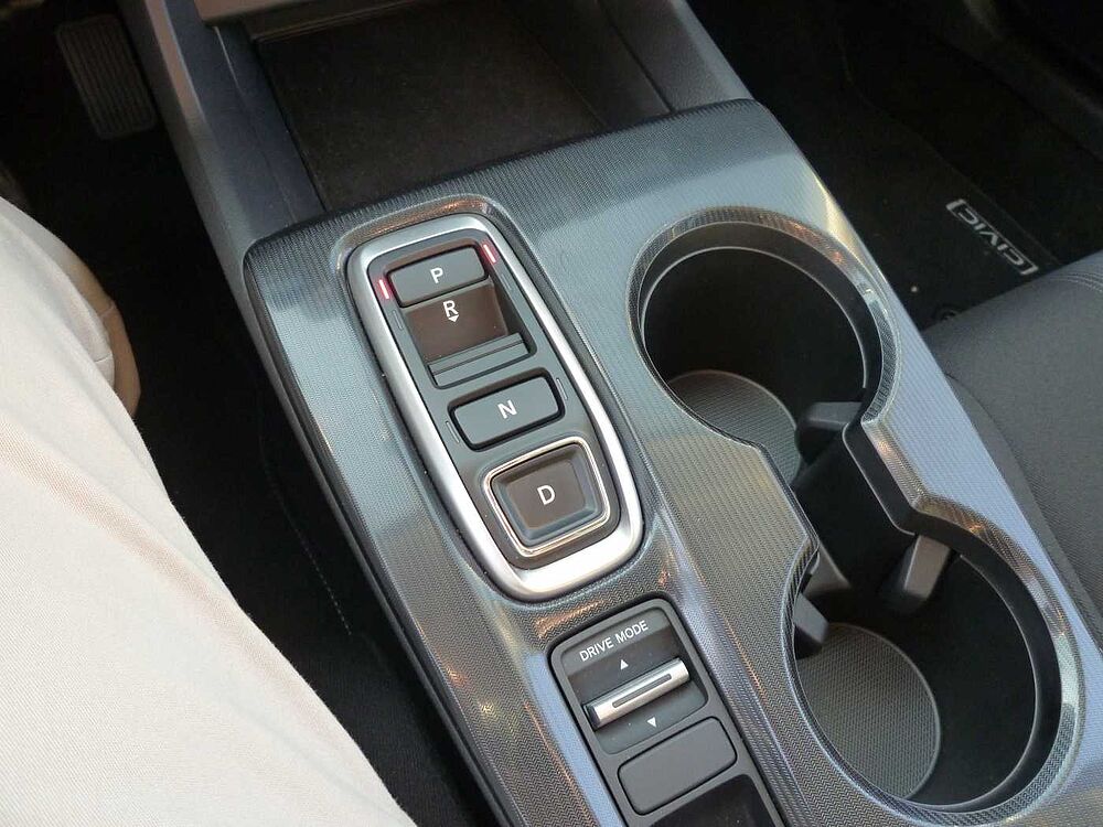 Honda Civic e: HEV 2.0 i-MMD Hybrid Elegance