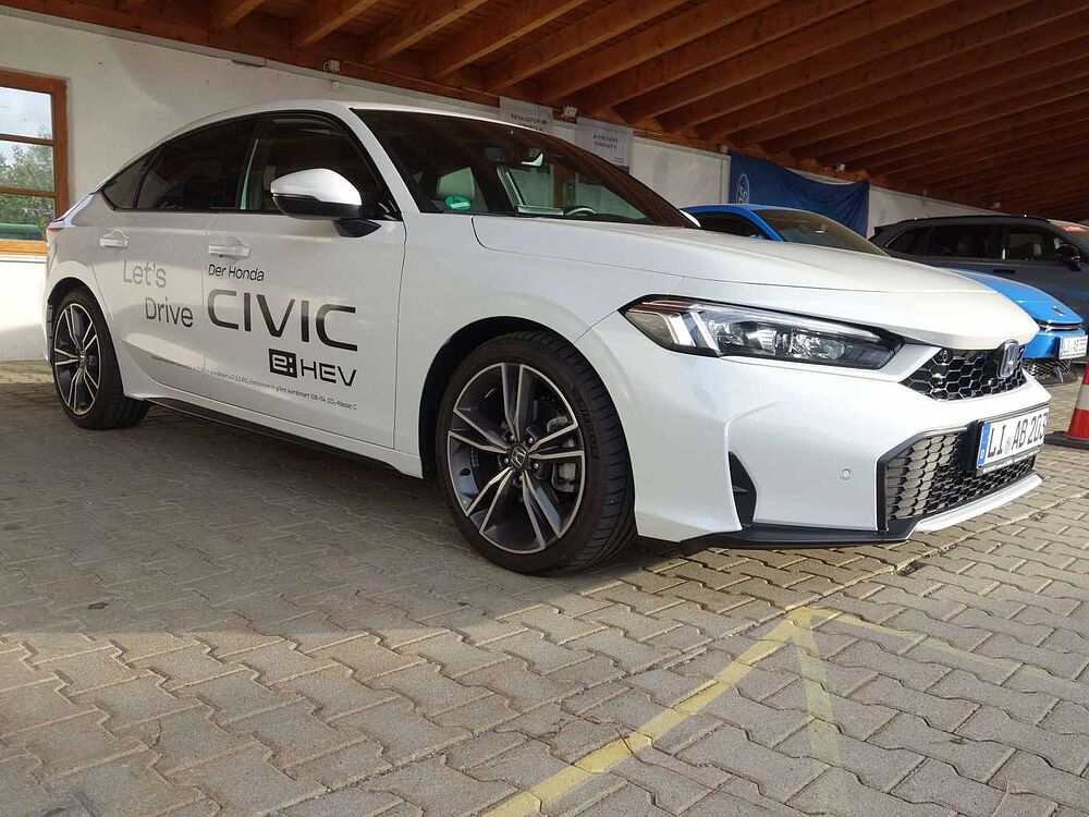 Honda Civic e: HEV Advance