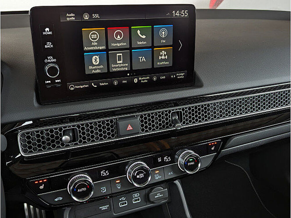 Honda Civic e: HEV Advance