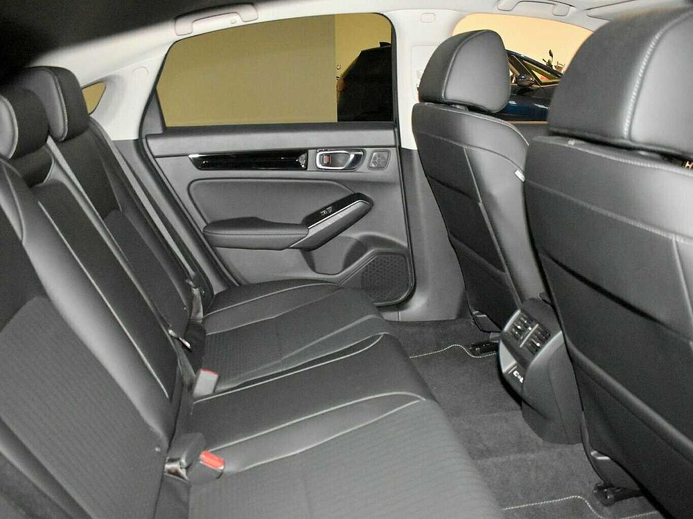 Honda Civic e: HEV Advance. .. Advance