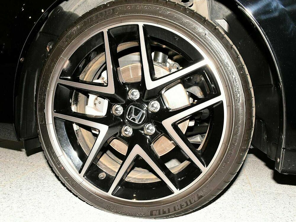 Honda Civic e: HEV Advance. .. Advance