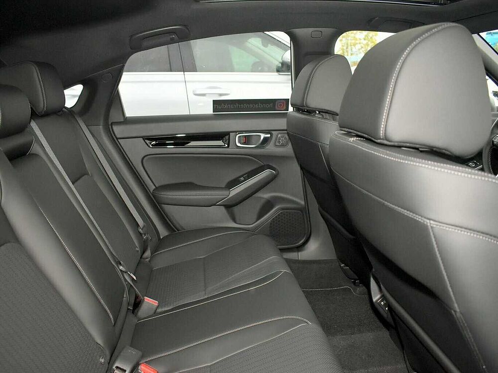 Honda Civic e: HEV Advance. .. Advance