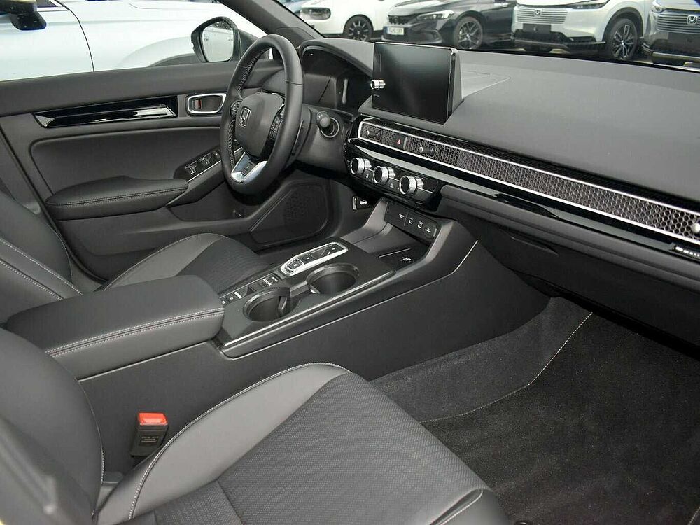 Honda Civic e: HEV Advance. .. Advance