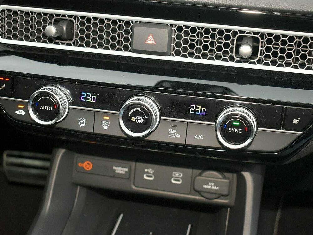 Honda Civic e: HEV Advance. .. Advance