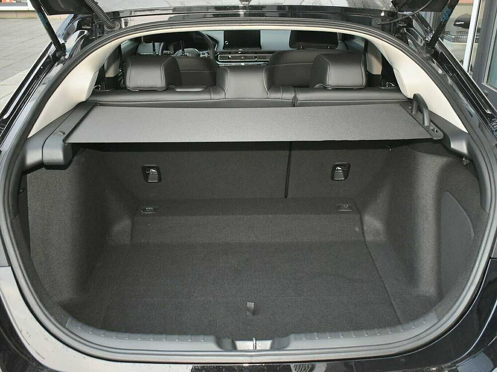 Honda Civic e: HEV Advance. .. Advance