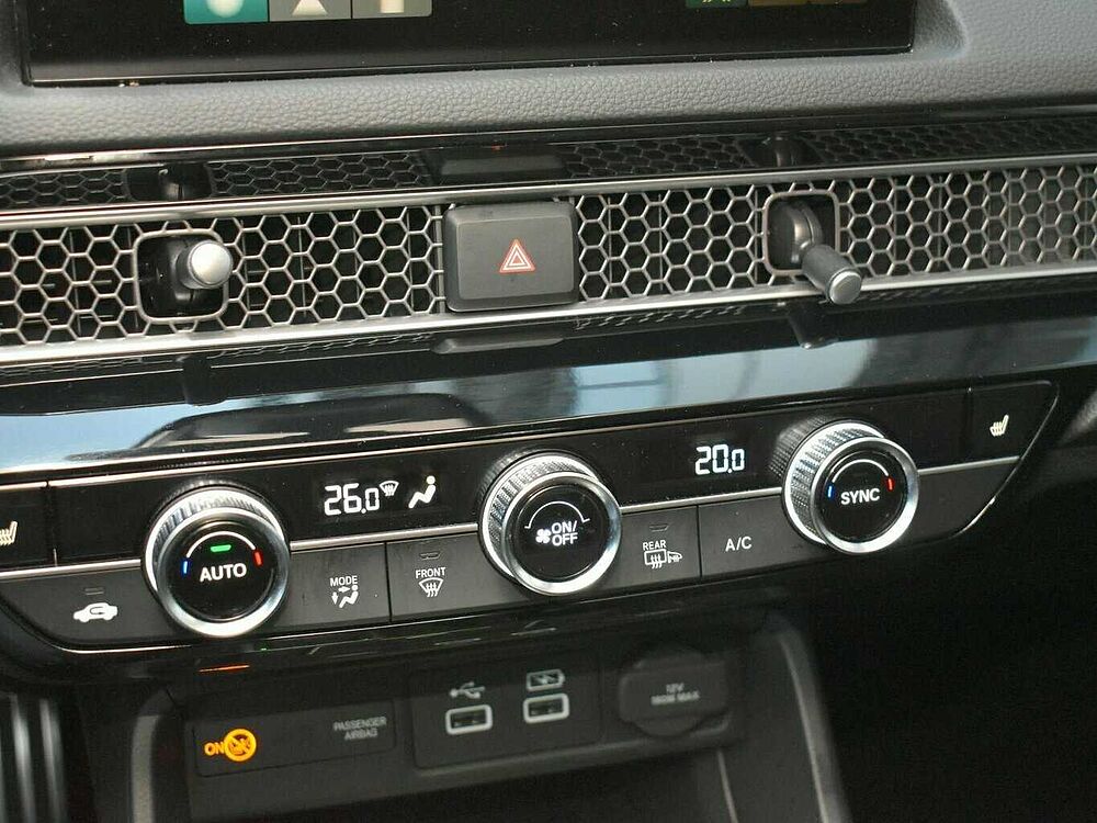 Honda Civic e: HEV Advance. .. Advance