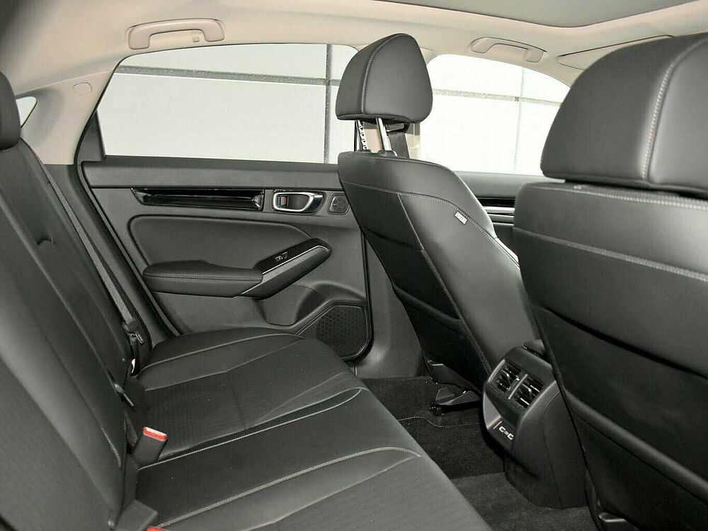 Honda Civic e: HEV Advance. .. Advance