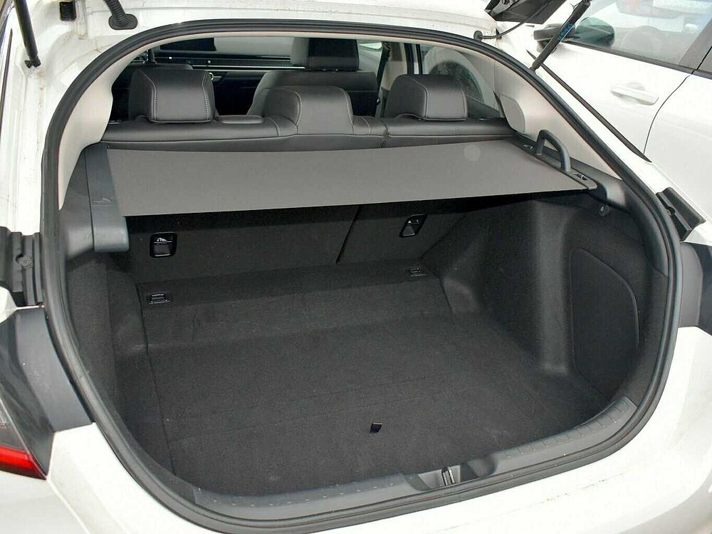 Honda Civic e: HEV Advance. .. Advance