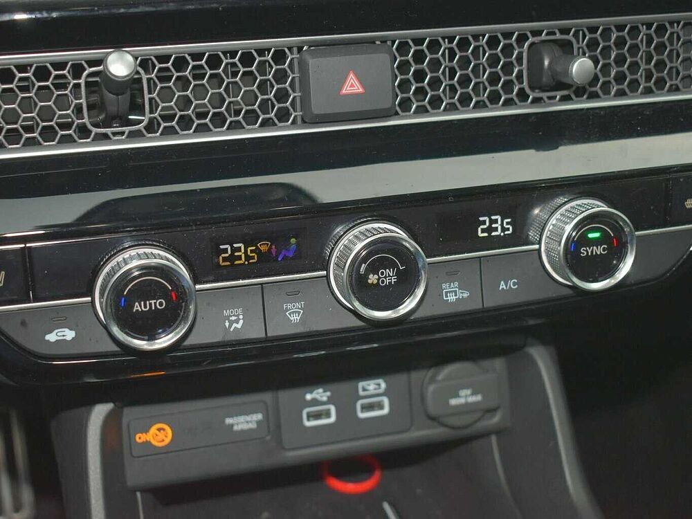 Honda Civic e: HEV Advance. .. Advance