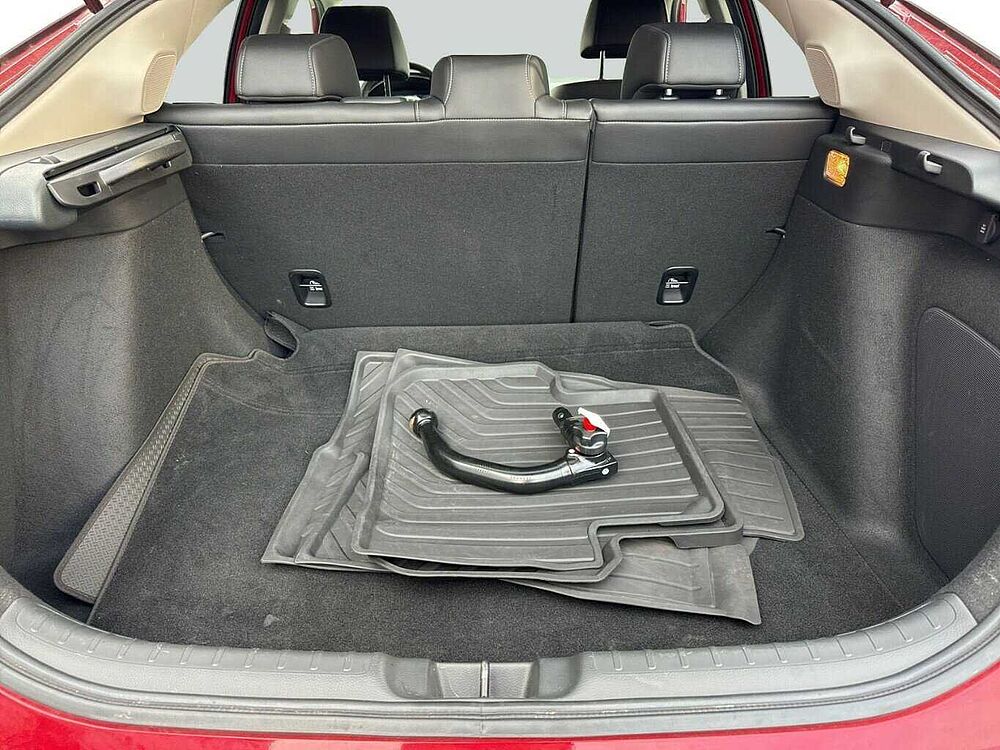 Honda Civic e: HEV Advance. .. Advance