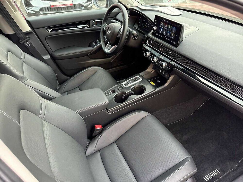 Honda Civic e: HEV Advance. .. Advance