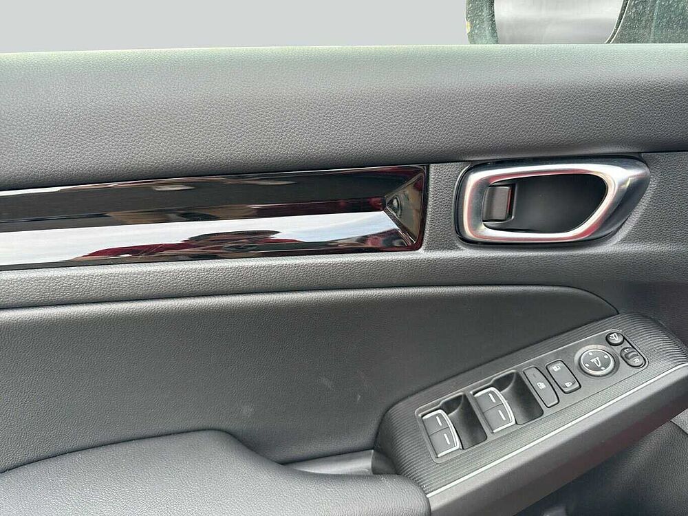 Honda Civic e: HEV Advance. .. Advance
