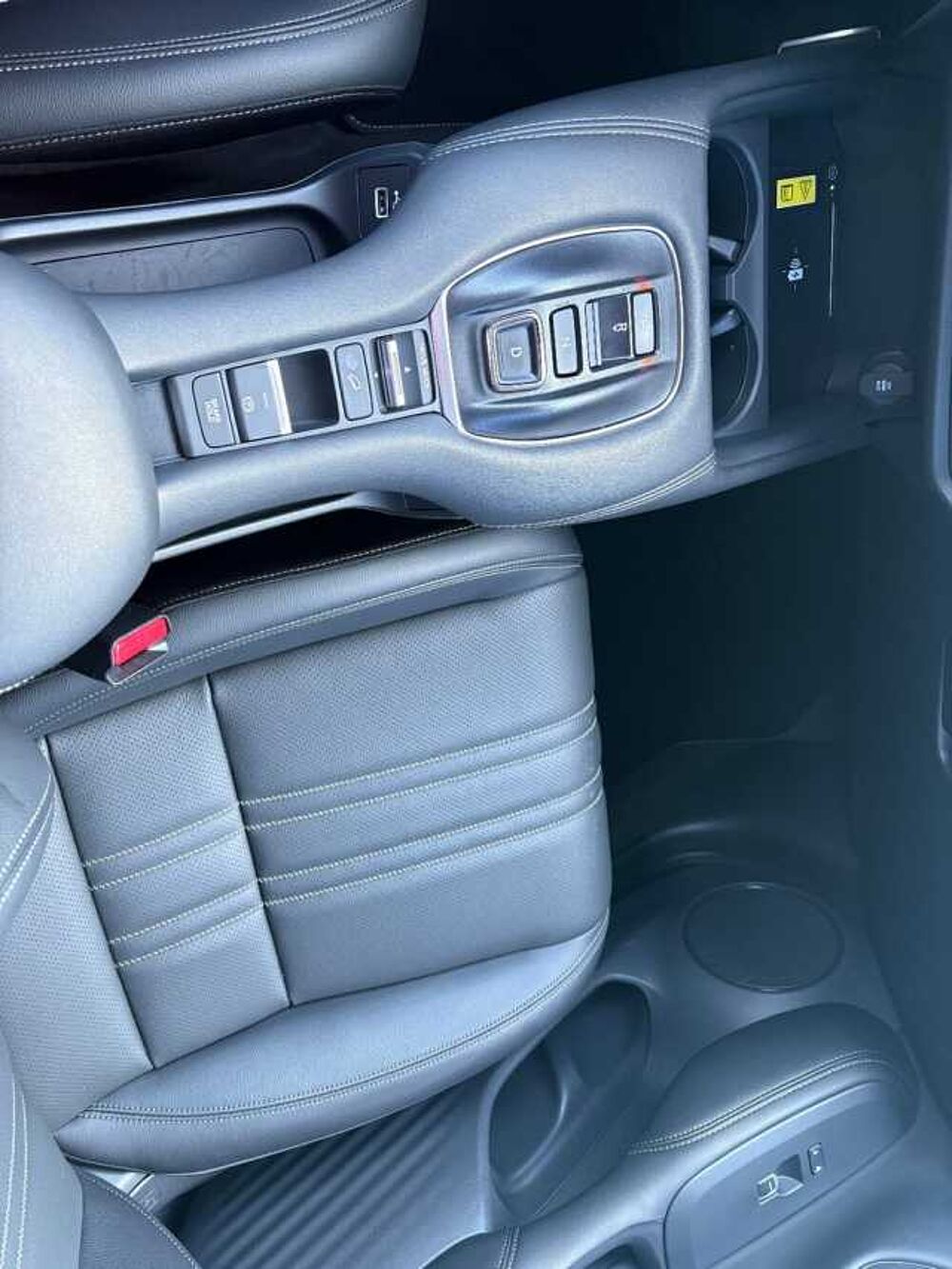 Honda ZR-V 2,0 e: HEV Advance AHK/Illumination/Black