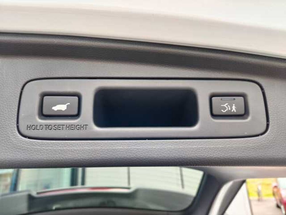 Honda CR-V 2,0 e: HEV Elegance 2WD Navi/LED/Kamera
