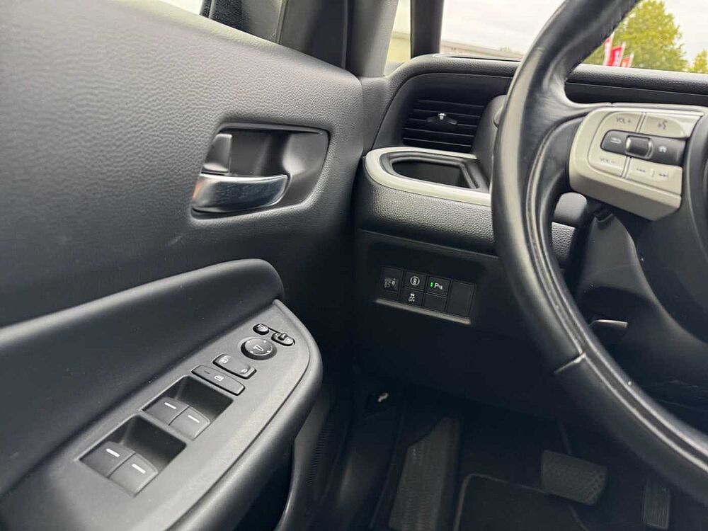 Honda Jazz 1.5 E-CVTExecutive NAVI LED CONNECT i-MMD Executive