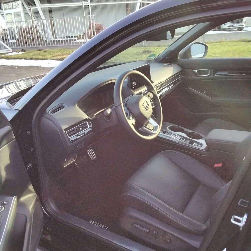 Honda Civic e: HEV Advance