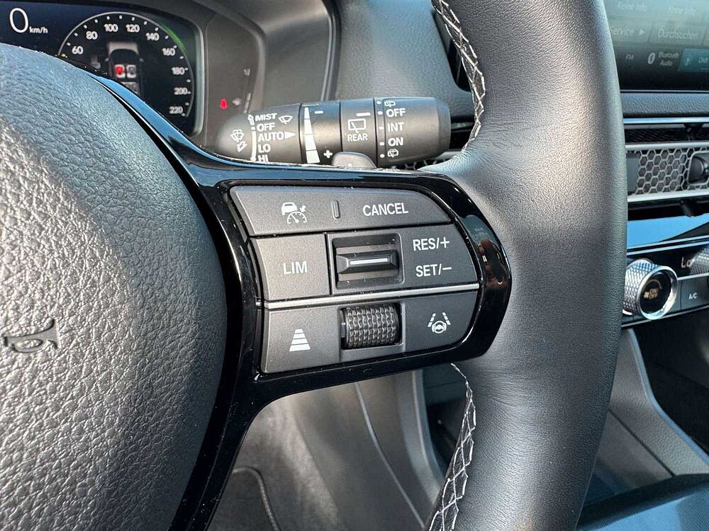 Honda Civic e: HEV Advance Black-Emblem Einstiegsbel.
