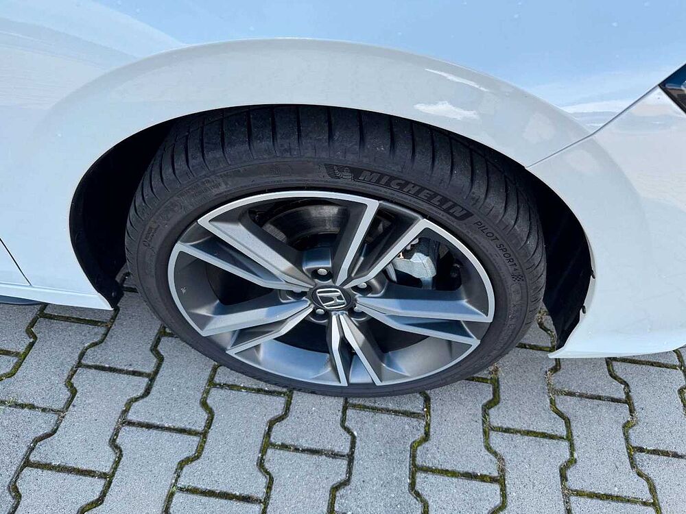 Honda Civic e: HEV Advance Black-Emblem Einstiegsbel.