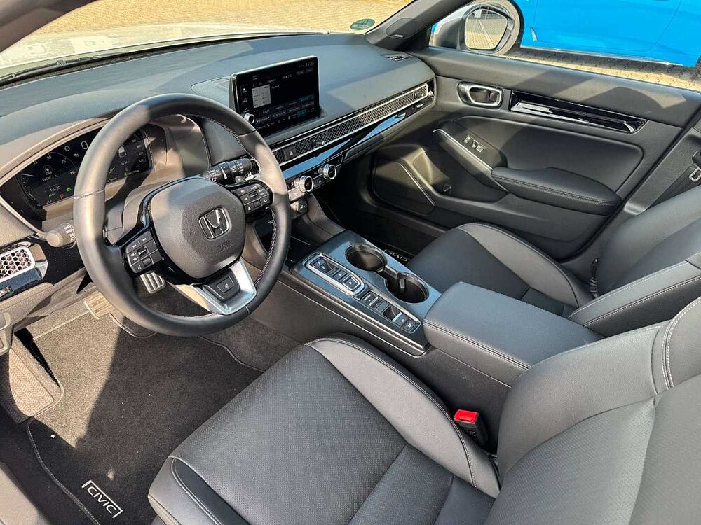 Honda Civic e: HEV Advance Black-Emblem Einstiegsbel.