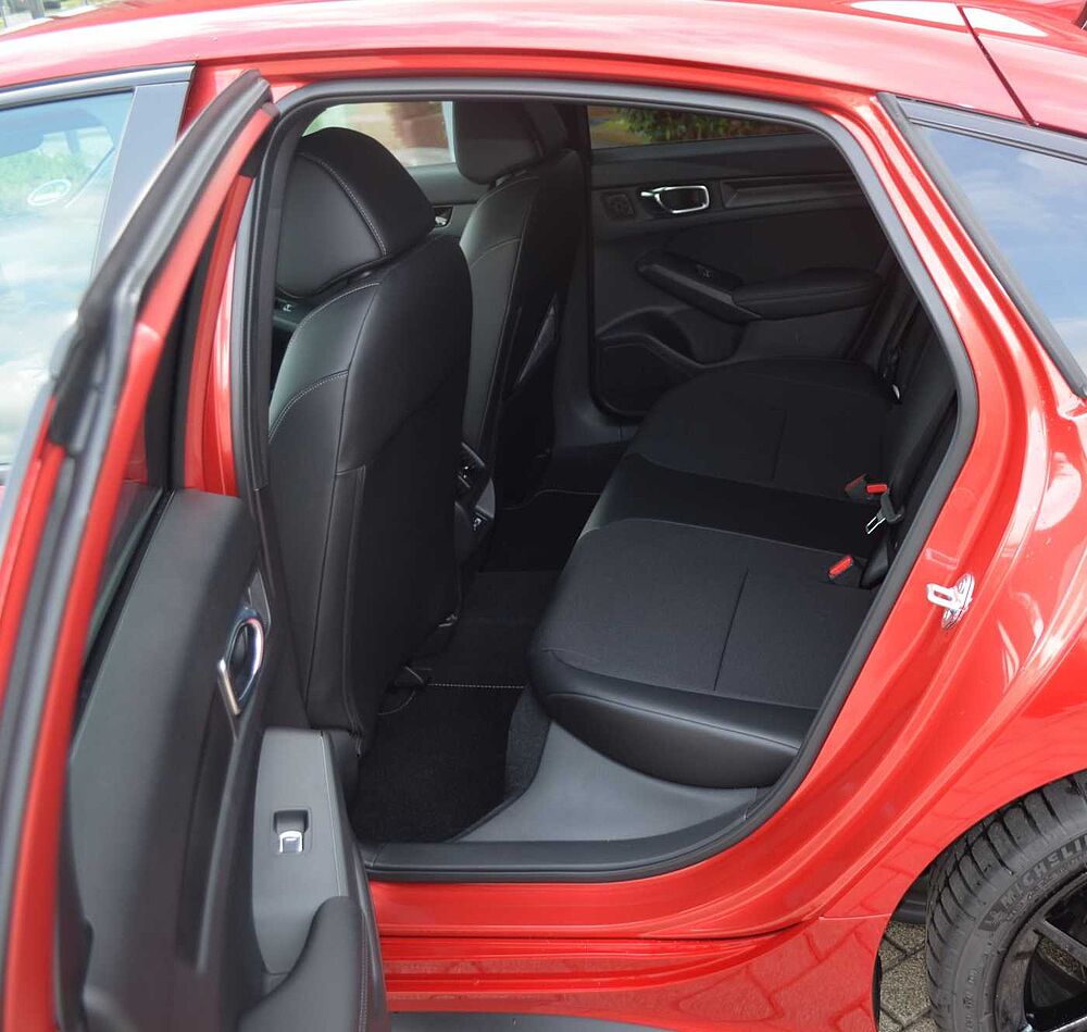 Honda Civic e: HEV 2.0 i-MMD Hybrid Sport