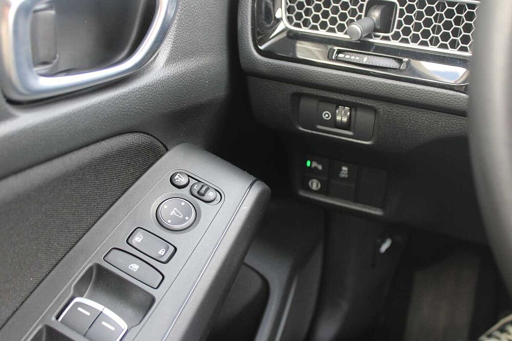 Honda Civic e: HEV Elegance