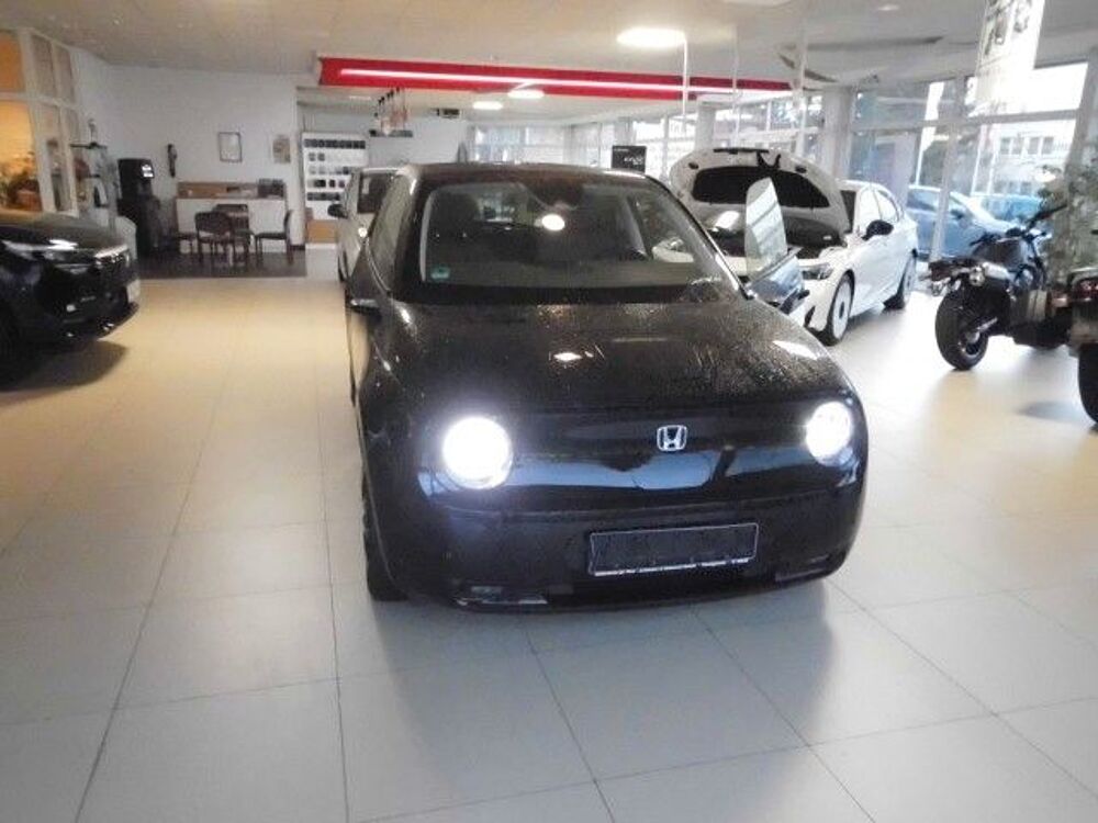 Honda e 100kW 1.Hd. 8-fach Reifen, NAVI, Kamera 360°