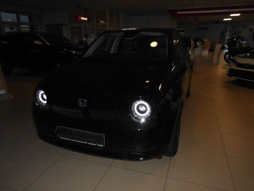 Honda e 100kW 1.Hd. 8-fach Reifen, NAVI, Kamera 360°