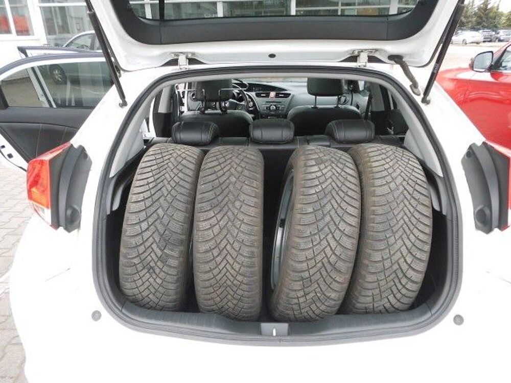 Honda Civic 1.8 i Executive Wi+SoRäder Leder gepflegt